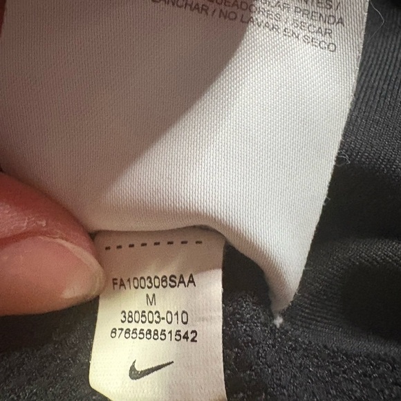 Nike Women’s Medium Black Sports Tank - Picture 9 of 11